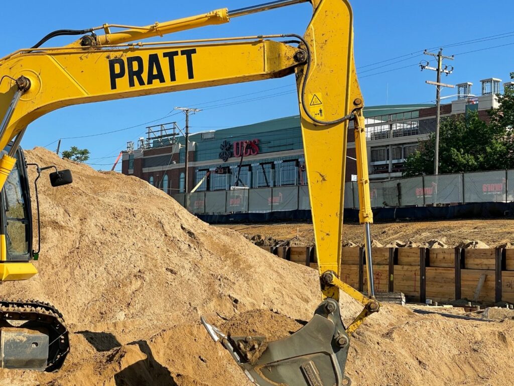 pratt machinery digging hole