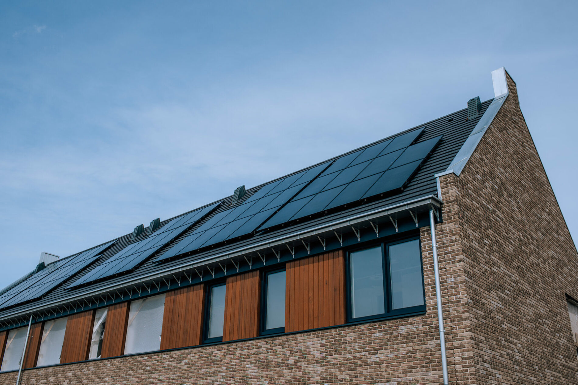 zero energy home using solar panels on roof